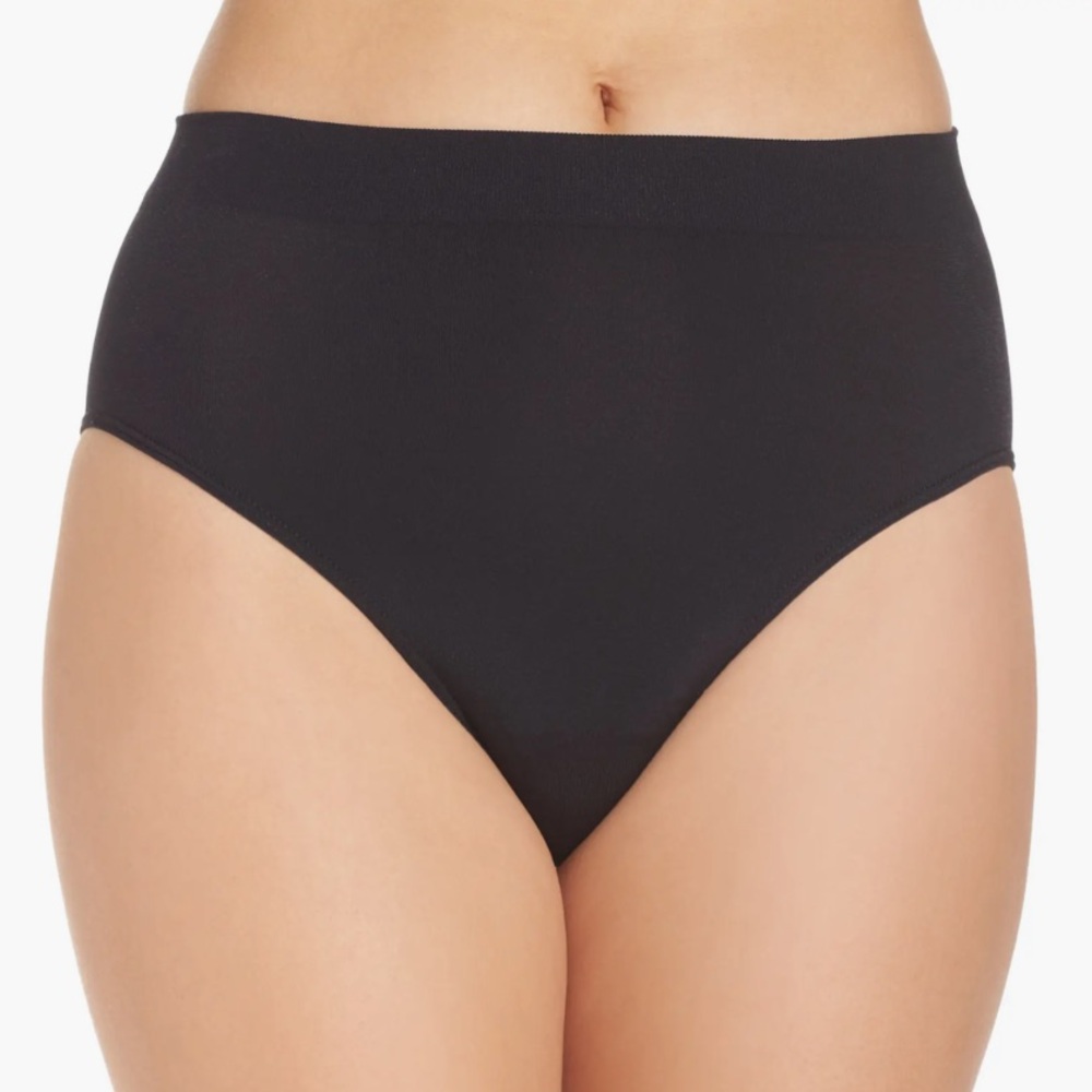 B-Smooth® High Cut Briefs
Wacoal Black Large NWT
